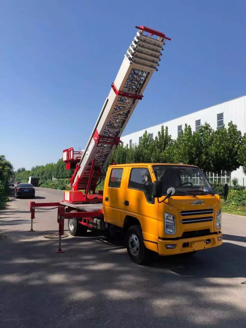 石壁镇附近的云梯车出租服务：轻松解决高空作业需求