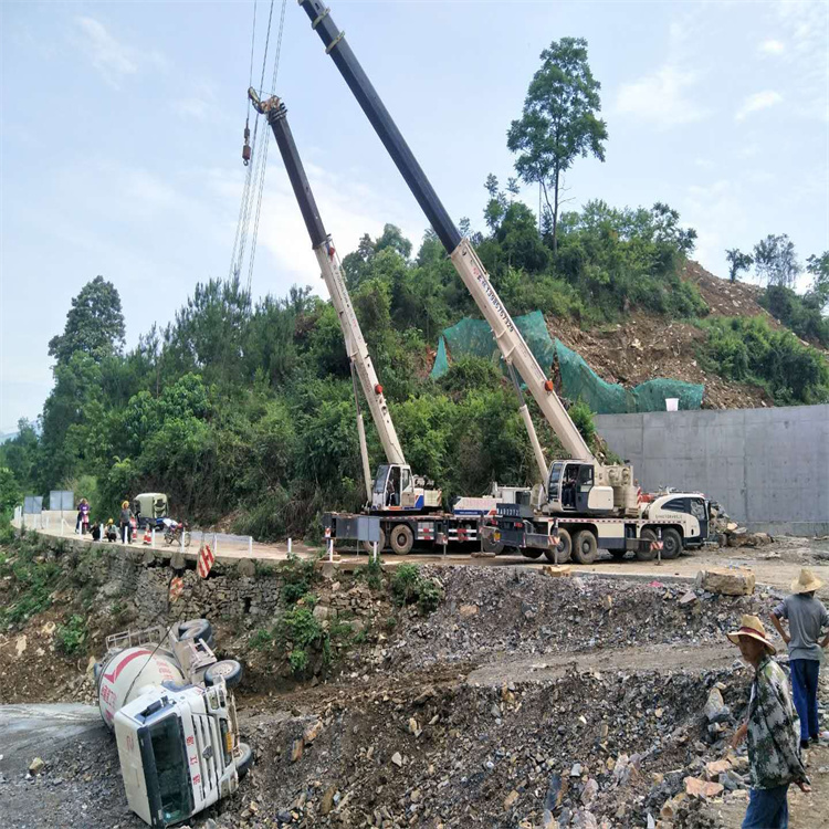 石壁镇汽车掉沟里叫吊车救援要多少钱